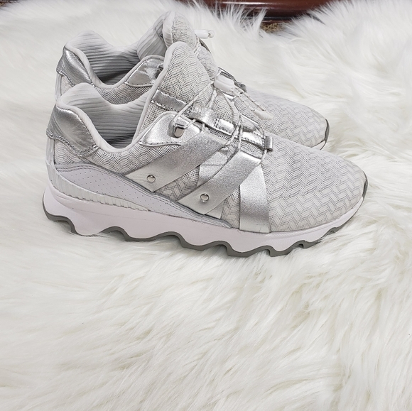 sorel kinetic speed sneaker